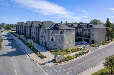 260 Eagle Street 06, Newmarket, On L3y 1k1