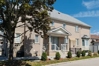 15 Benjamin Hood Crescent, Vaughan, On L4k 5m3