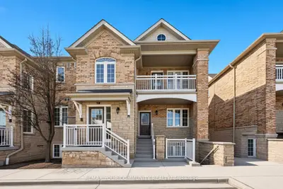 520 Silken Laumann Drive 17, Newmarket, On L3x 2s7