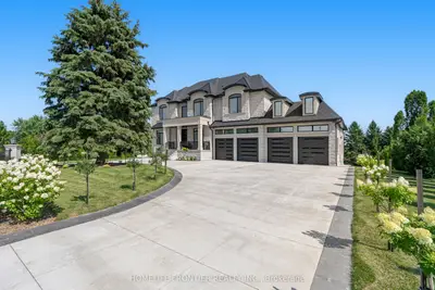 731 Woodland Acres Crescent, Vaughan, On L6a 1g2
