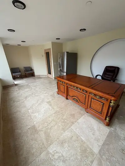 109 Fernstaff Court 15, Vaughan, On L4k 3m1
