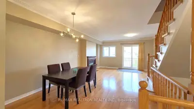 17 Carnation Road, Markham, On L3t 7v3
