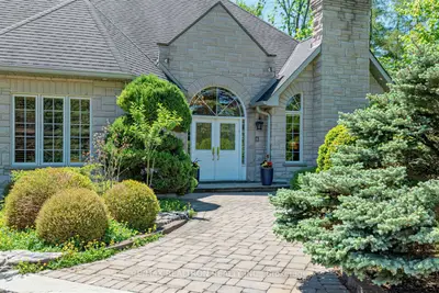 7 Gilbert Drive, Aurora, On L4g 6w8