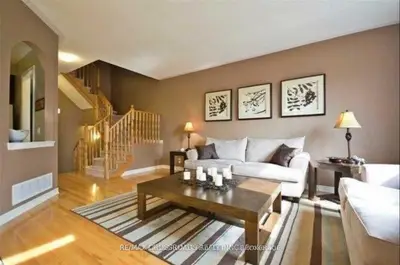 95 Thatcher Crescent, Newmarket, On L9n 0b9