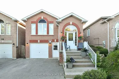 32 Smith Street, Bradford West Gwillimbury, On L3z 3c9