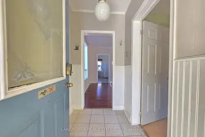 451 Ontario Street S Main Floor, Newmarket, On L3y 2k6