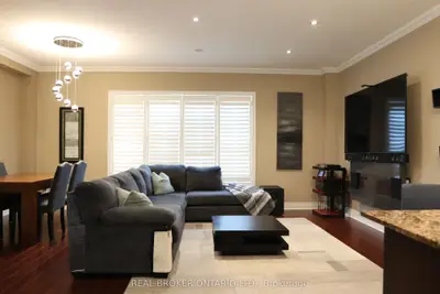 215 16th Avenue 17, Richmond Hill, On L4l 0t8
