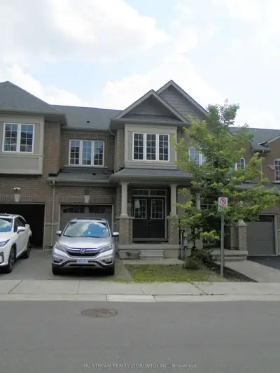 208 Harding Park Street, Newmarket, On L3y 0e3