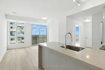 Common Element Condo in Vaughan
