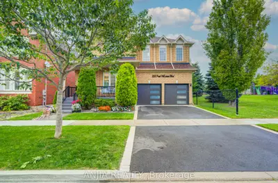 203 Fred Mclaren Boulevard, Markham, On L6e 1h2