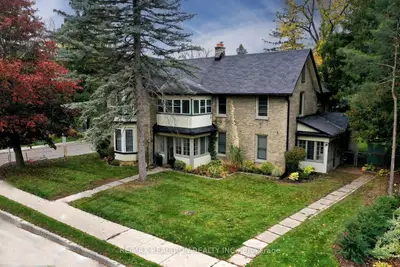18-20 Reuben Street, Aurora, On L4g 2m2