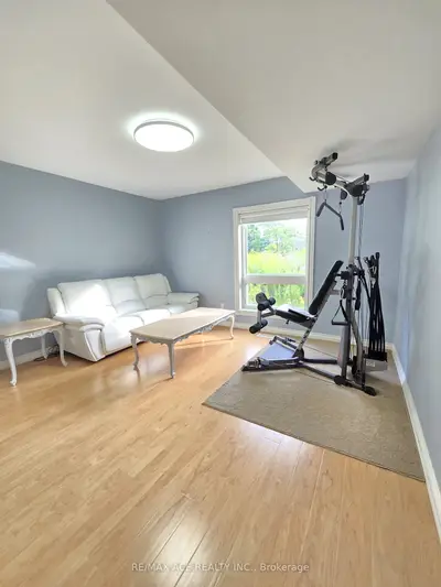 5 Island Court Lower, Whitchurch-stouffville, On L4a 2y2