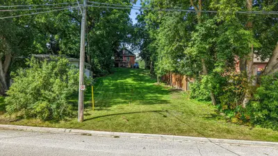 190 Charlotte Street S, Newmarket, On L3y 3s8