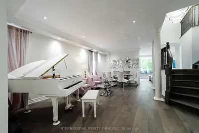74 Regatta Avenue, Richmond Hill, On L4e 4r1