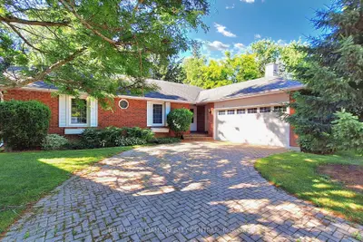 27 Hawthorne Lane, Aurora, On L4g 3k8