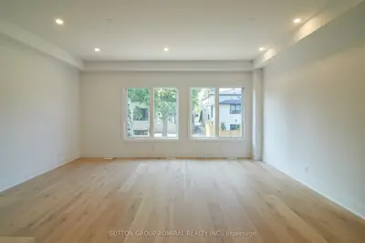 18 Direzze Court, Richmond Hill, On L4c 5t8