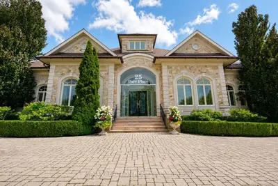 25 Parr Place, Vaughan, On L4j 8l1