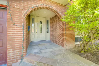 43 Carlton Road, Markham, On L3r 1z4