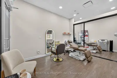 7163 Yonge Street 226, Markham, On L3t 0c6