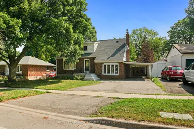 83 Lundy's Lane Main & 2nd, Newmarket, On L3y 3r9