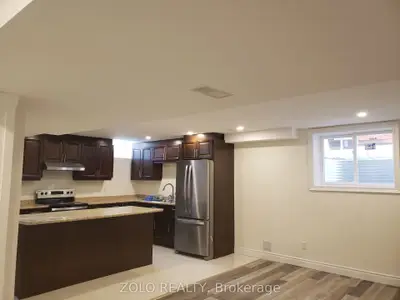 58 Gibson Circle Lower, Bradford West Gwillimbury, On L3z 0x1