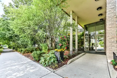 57 Upper Duke Crescent 404, Markham, On L6g 0b9