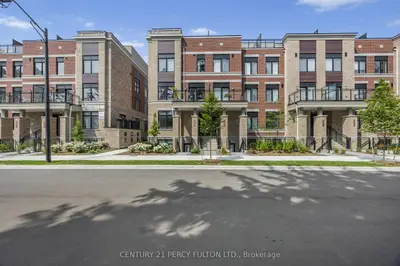 58 Elizabeth Street S 2208, Richmond Hill, On L4c 5w2