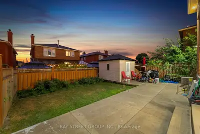 34 Lamp Crescent, Vaughan, On L4l 6j9
