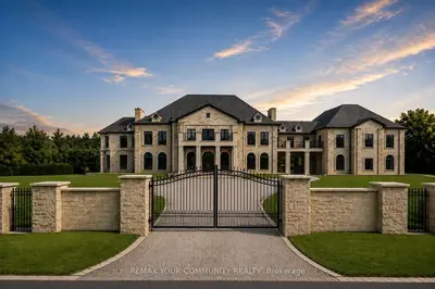 15 Eden Vale Drive, King, On L7b 1l8
