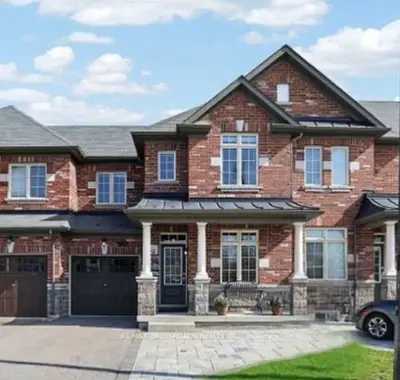 347 Luck Court, Newmarket, On L3x 0j5