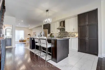 32 Mcgurran Lane, Richmond Hill, On L4b 0g8