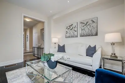 116 Dunlop Street, Richmond Hill, On L4c 0x1