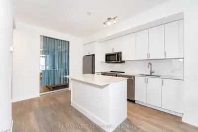 8960 Jane Street 1502, Vaughan, On L4k 0n9