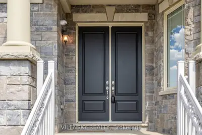 95 Chesney Crescent, Vaughan, On L4h 4a5