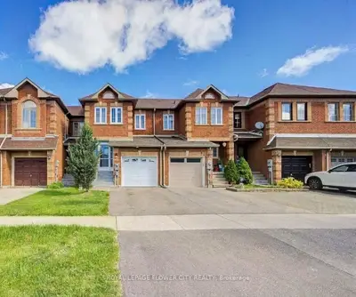 68 Denton Circle, Vaughan, On L6a 2n4