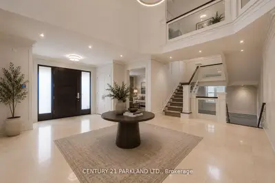 16 Flatbush Avenue, Vaughan, On L4l 8k3