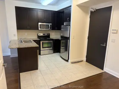 83 Woodbridge Avenue 406, Vaughan, On L4l 0c8