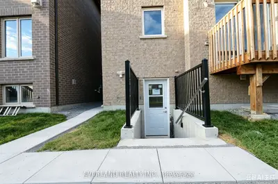 21 Kenneth Ross Bend, East Gwillimbury, On L9n 0t7