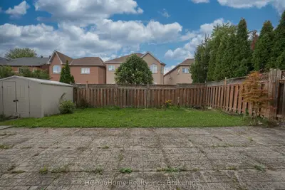 8 Briar Path Lane, Markham, On L6c 2c1