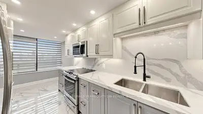 7440 Bathurst Street 512, Vaughan, On L4j 7k8