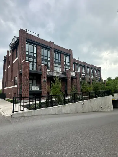 2 Linsmore Place 306, Whitchurch-stouffville, On L4a 4t4