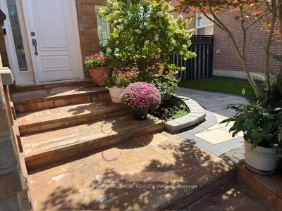 97 Mcclellan Way Basement, Aurora, On L4g 6m3