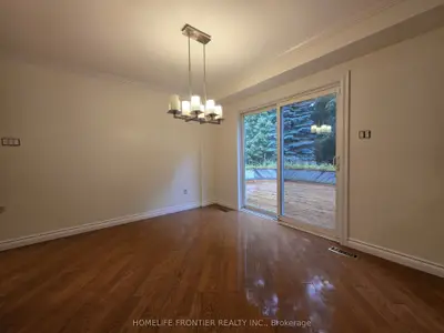 367 Herridge Circle, Newmarket, On L3y 7j1