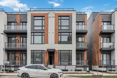 8 David Eyer Road 1215, Richmond Hill, On L4s 0n3