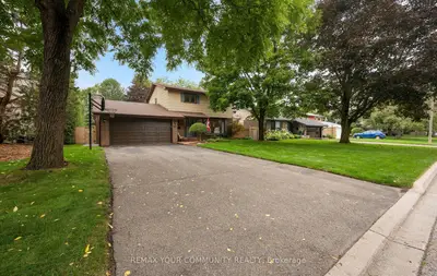 10 Glenview Drive, Aurora, On L4g 2g8