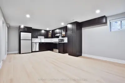 131 Romfield Circuit Lower, Markham, On L3t 3h7