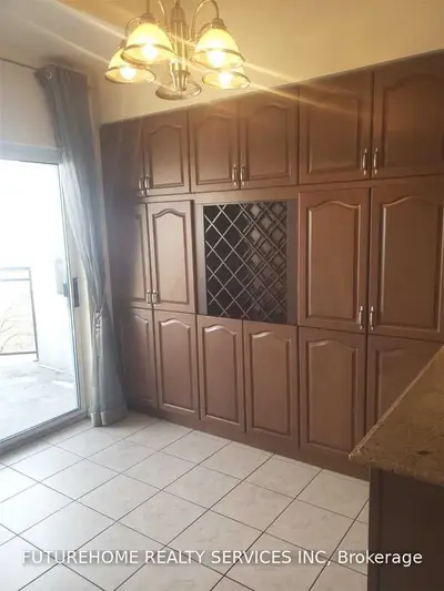 1 Maison Parc Court Ph05, Vaughan, On L4j 9k1