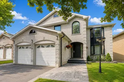 176 Timpson Drive, Aurora, On L4g 5n2