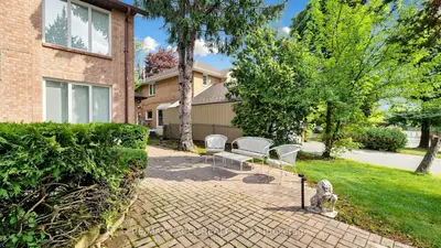 11 Alexis Road, Markham, On L3t 6z2
