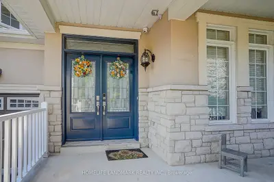 1061 Nellie Little Crescent, Newmarket, On L3x 3e3